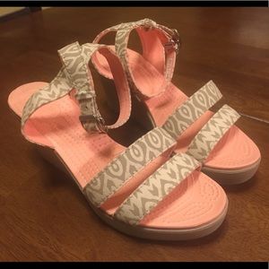 Croc Leigh coral bands like new